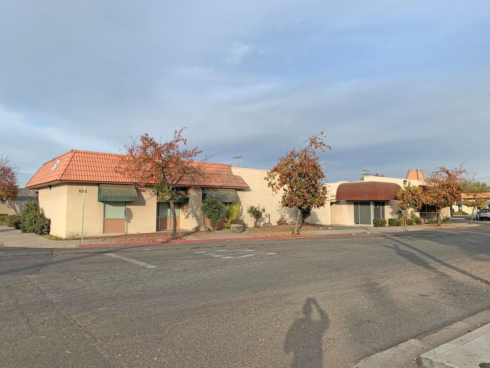 Professional Office Spaces Available in Visalia, CA: 636 W Oak Ave, Visalia, CA 93291